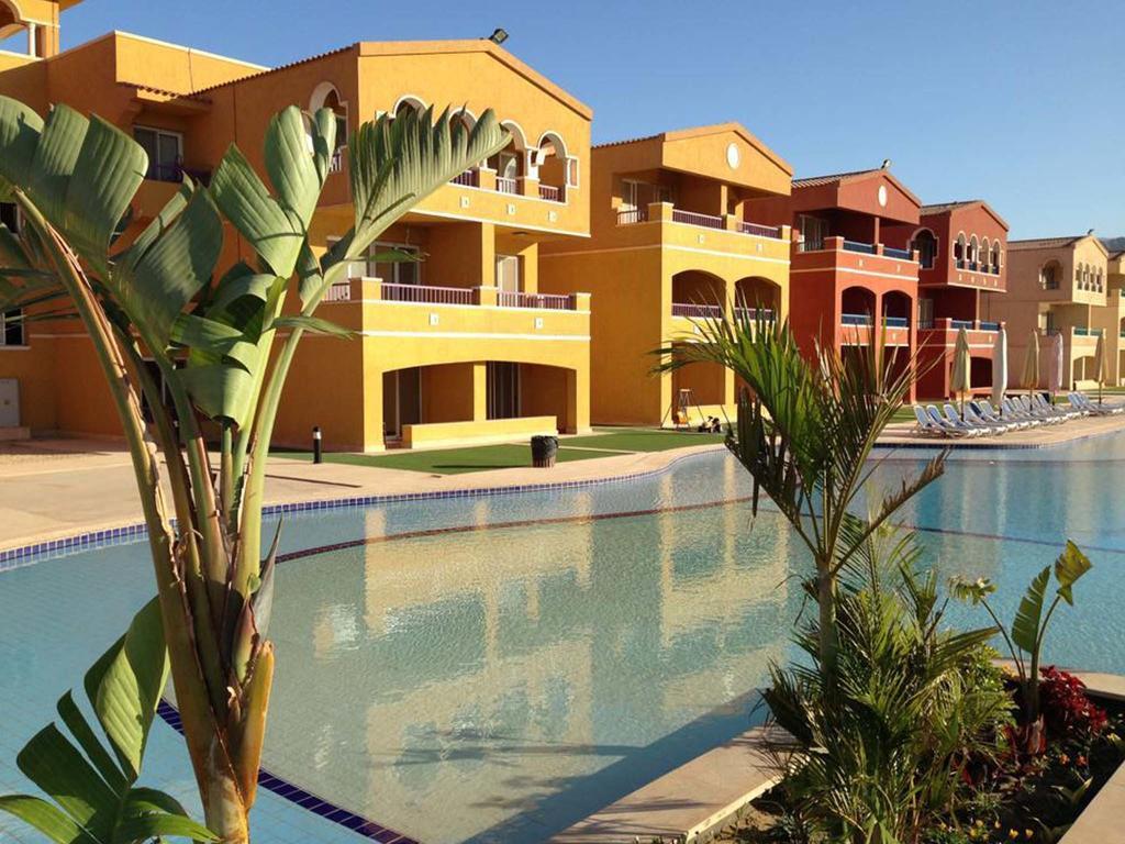Porto Sokhna Pyramids Apartments Powered By Amer-Group Family Only Ain Sukhna Dış mekan fotoğraf