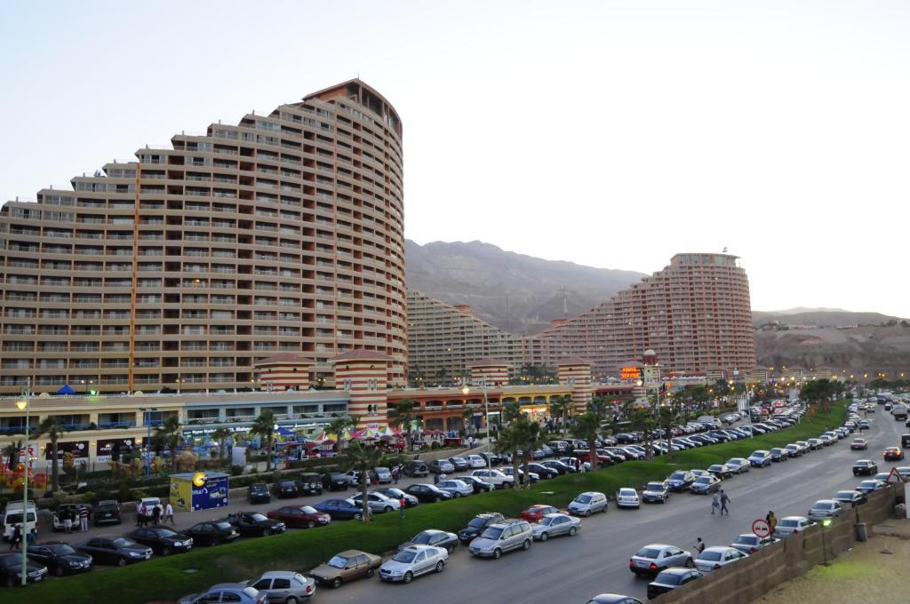 Porto Sokhna Pyramids Apartments Powered By Amer-Group Family Only Ain Sukhna Dış mekan fotoğraf